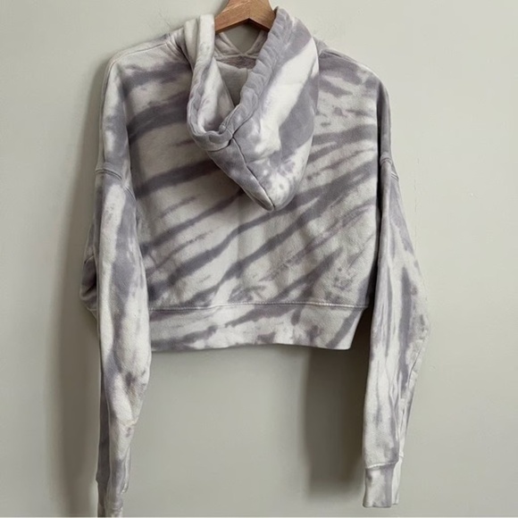 GOOD AMERICAN Cool Crop Hoodie Tie Dye Lilac - Picture 6 of 10